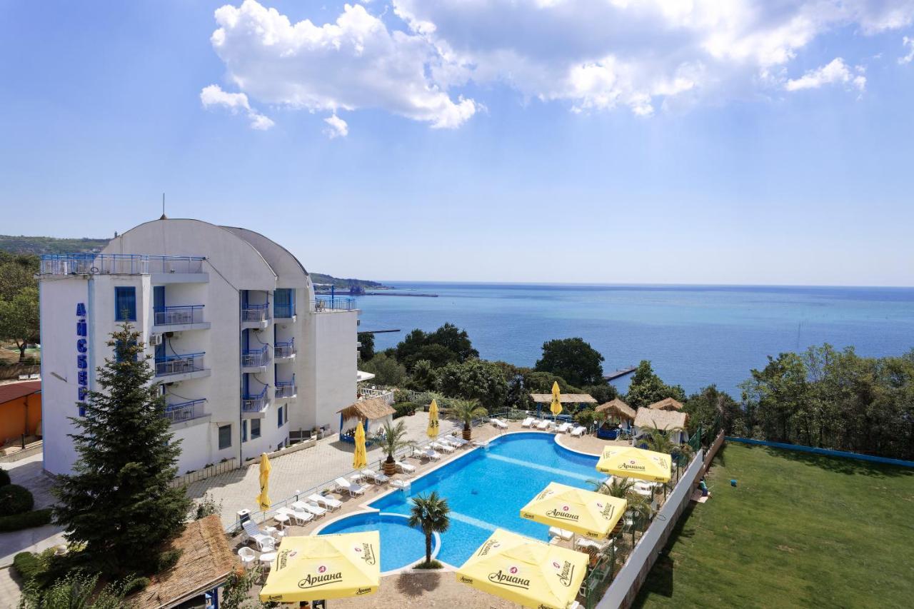Hotel Iceberg Balchik Exterior photo