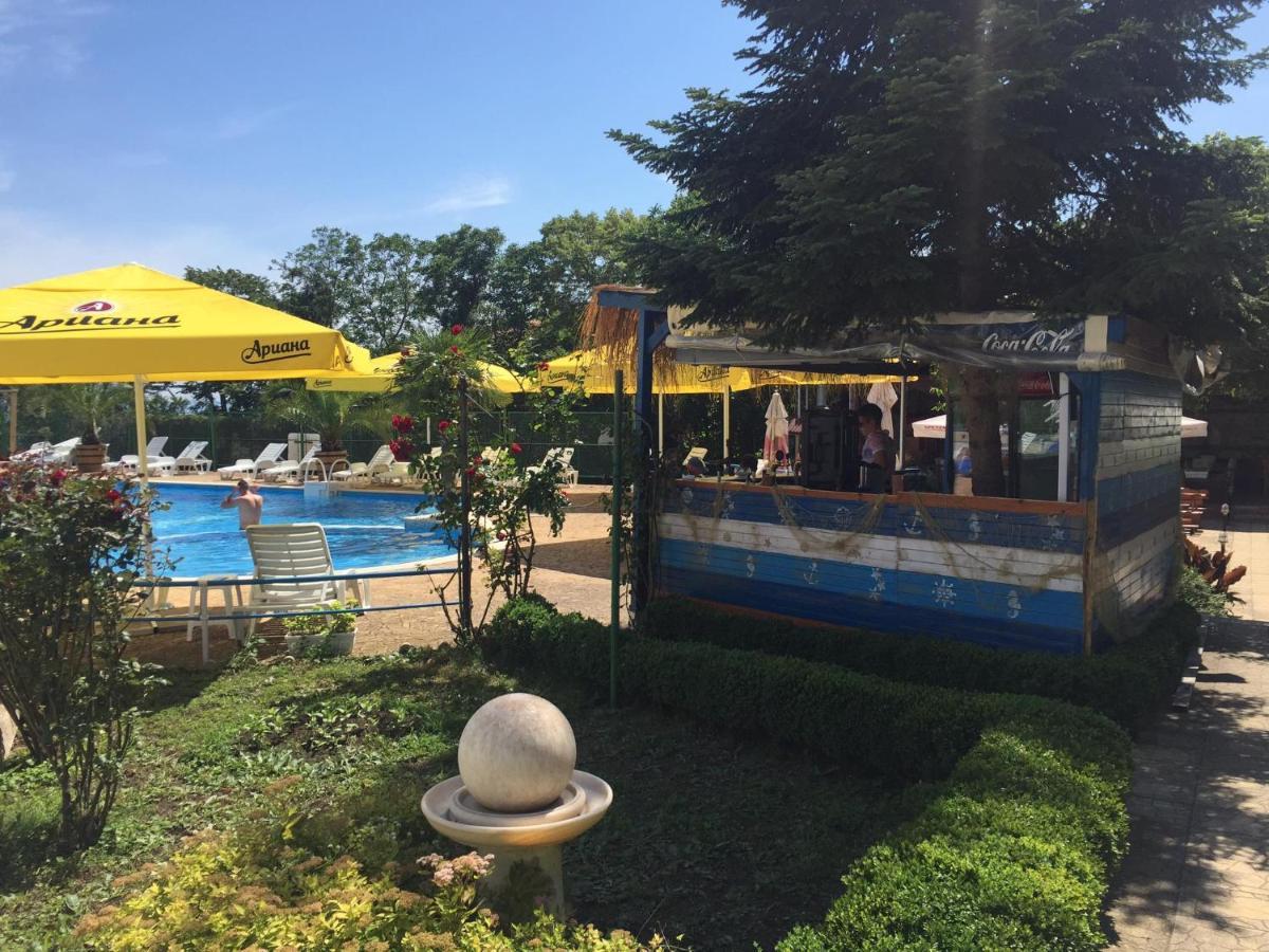 Hotel Iceberg Balchik Exterior photo