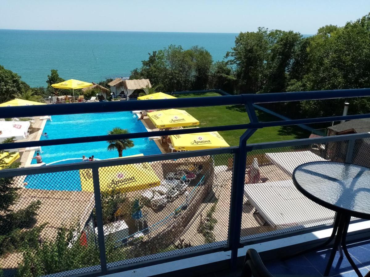 Hotel Iceberg Balchik Exterior photo