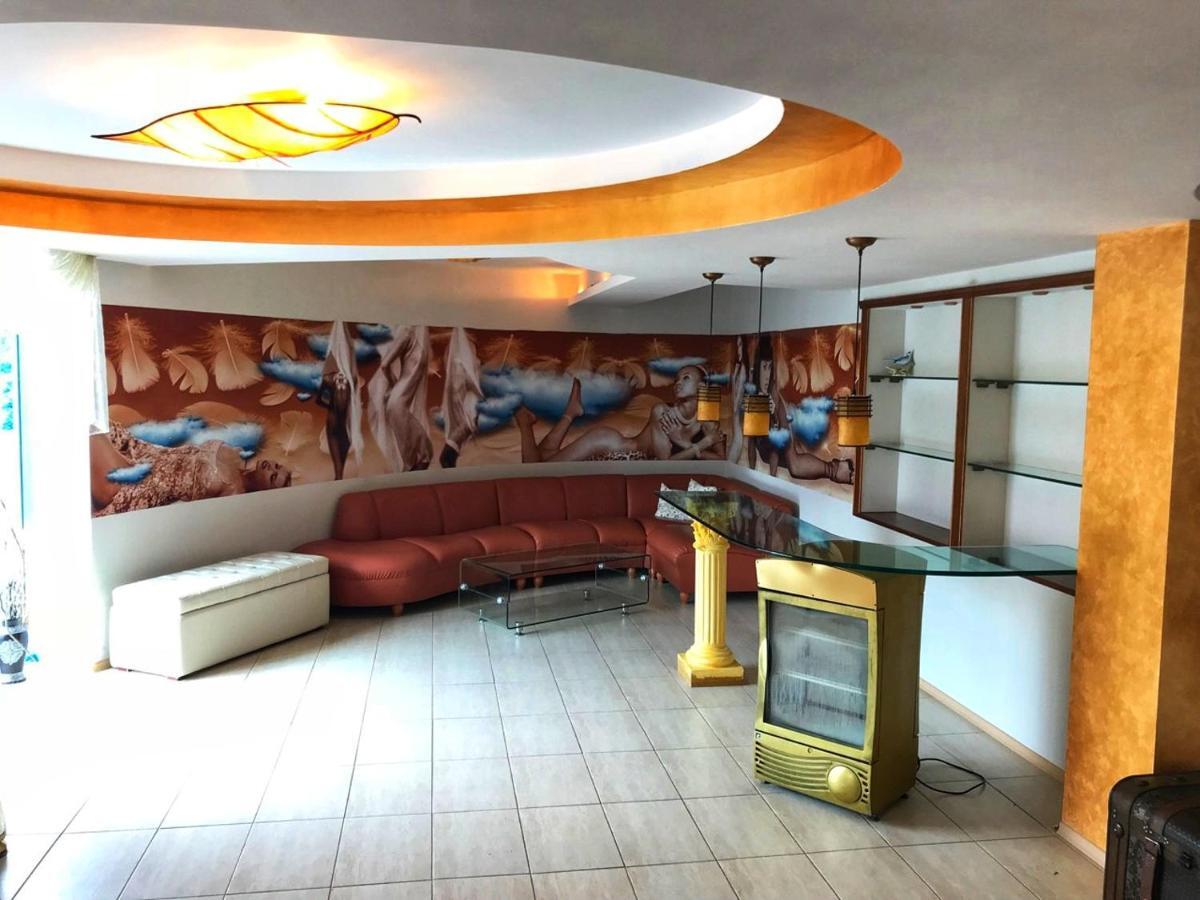Hotel Iceberg Balchik Exterior photo