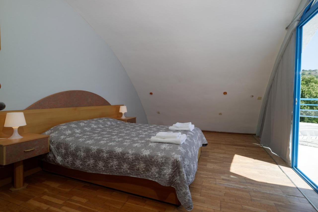 Hotel Iceberg Balchik Exterior photo