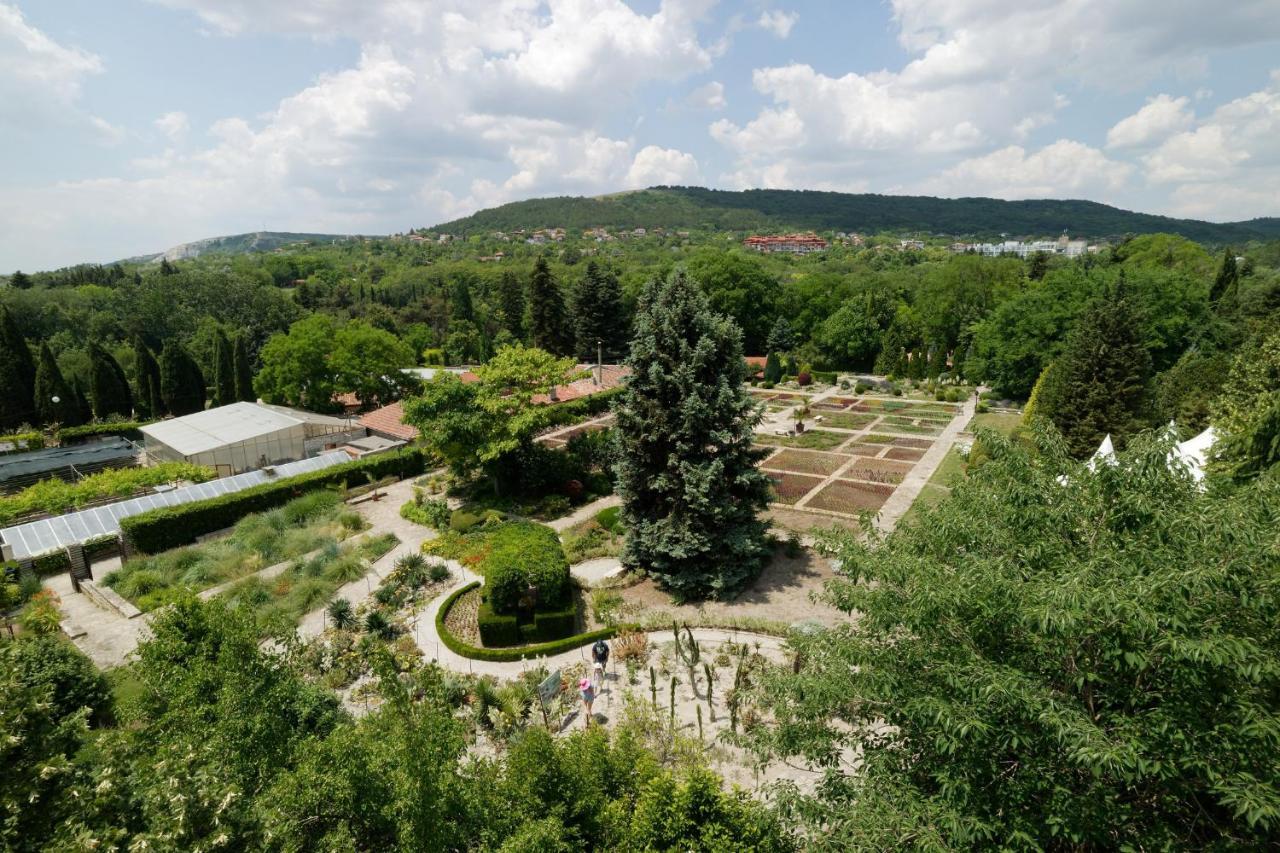 Hotel Iceberg Balchik Exterior photo
