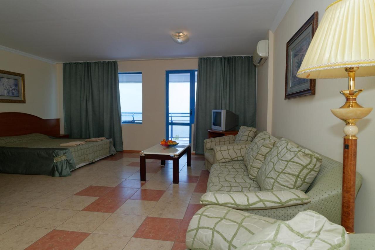 Hotel Iceberg Balchik Exterior photo